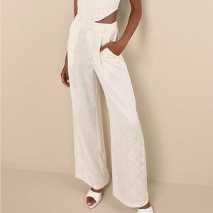 Lulu's pleated linen pants